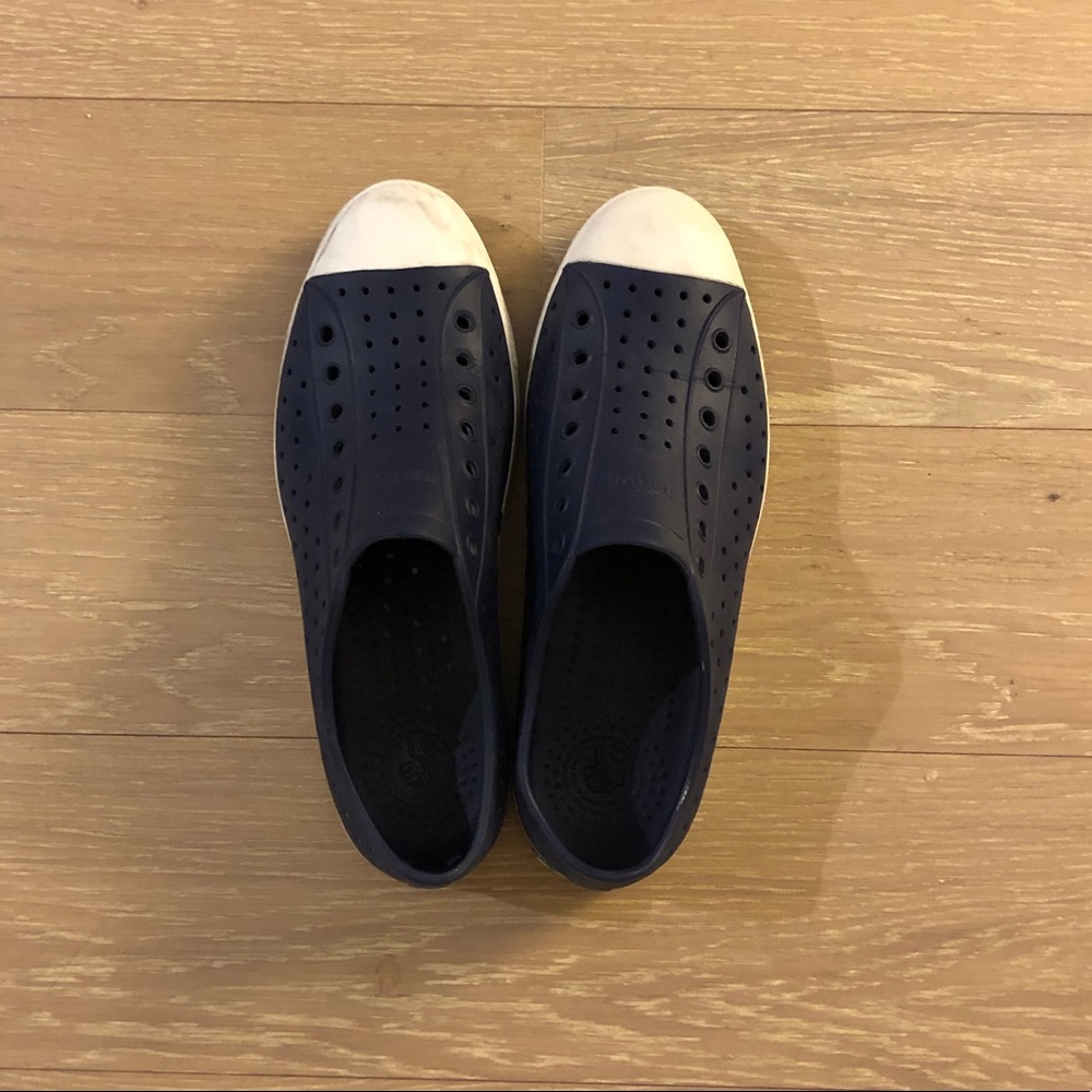 Used navy blue Natives